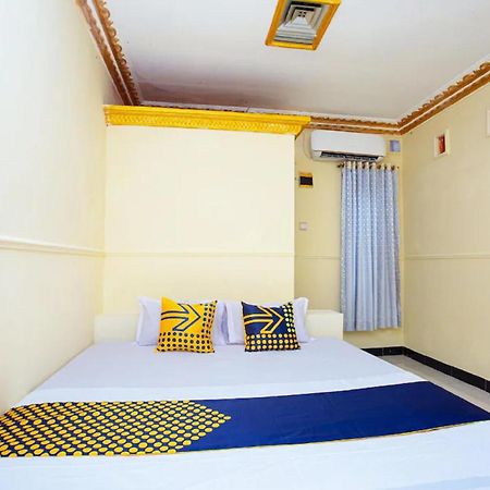 Spot On 2473 Buana Jaya Guest House Cilacap Buitenkant foto