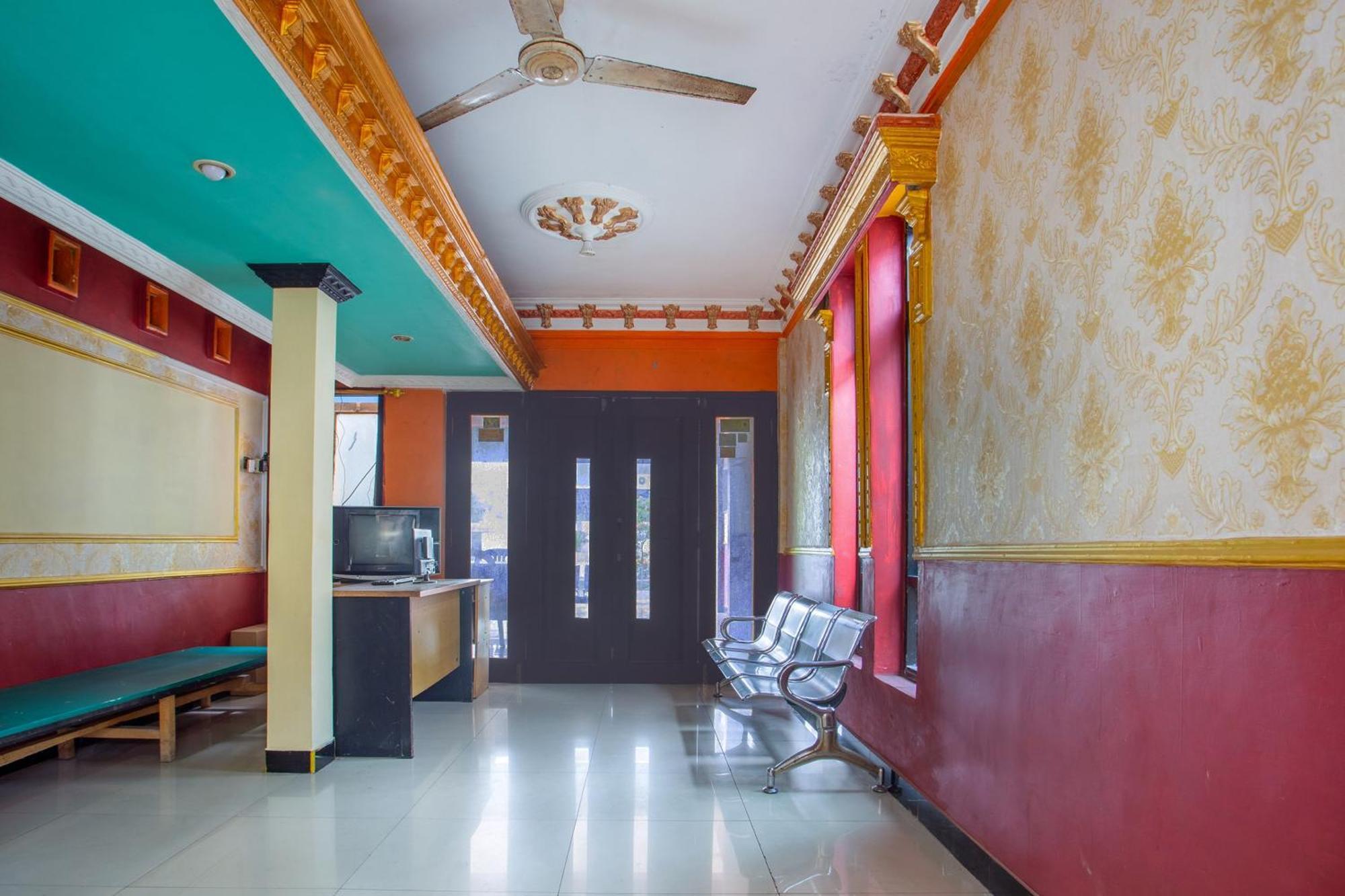 Spot On 2473 Buana Jaya Guest House Cilacap Buitenkant foto