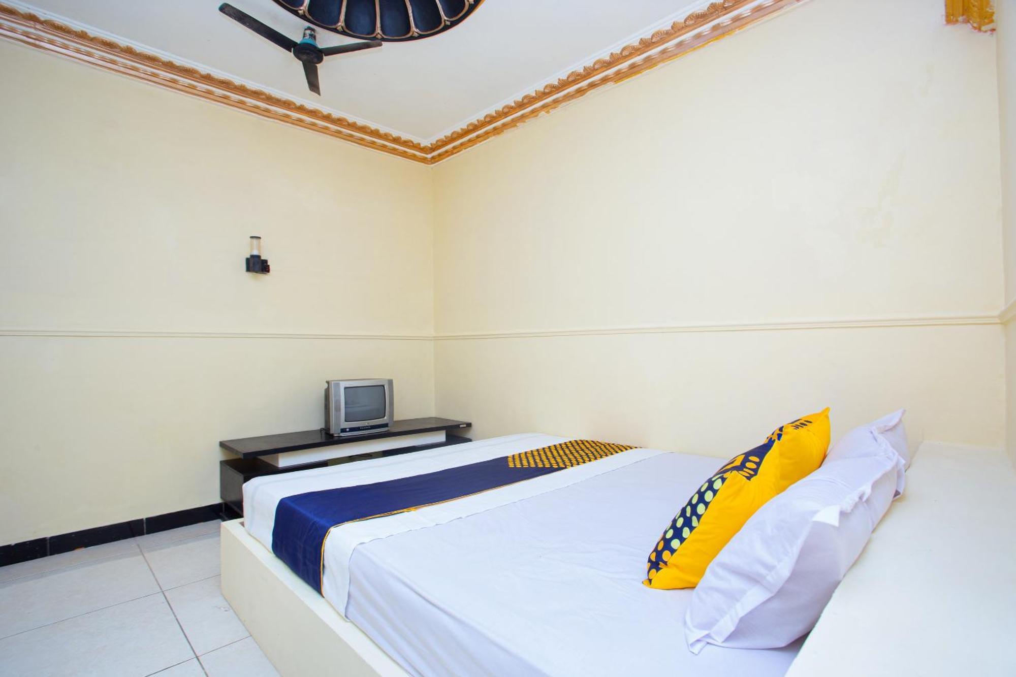 Spot On 2473 Buana Jaya Guest House Cilacap Buitenkant foto