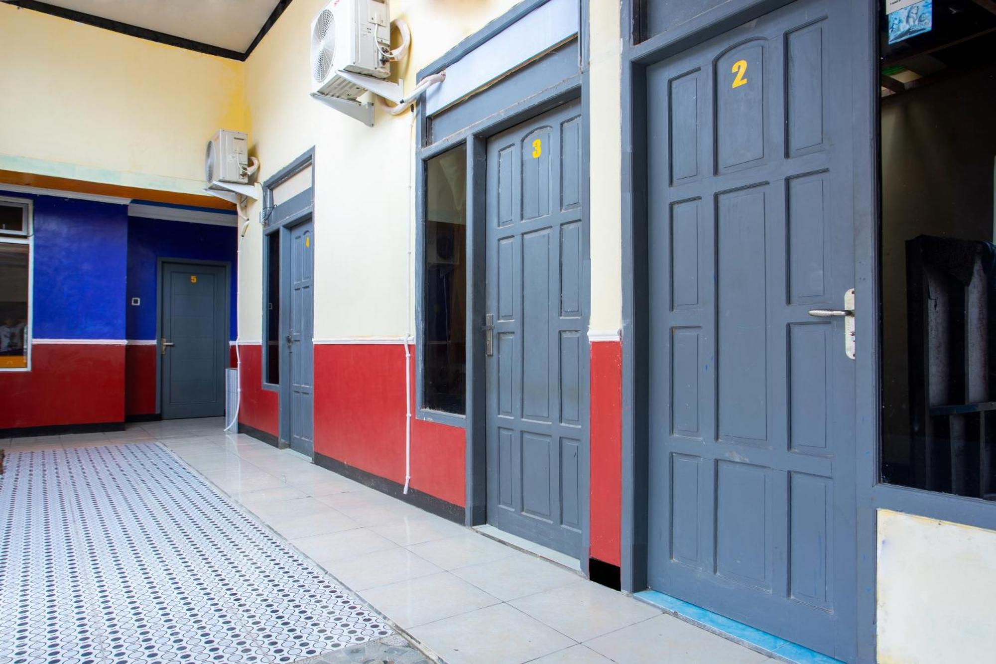 Spot On 2473 Buana Jaya Guest House Cilacap Buitenkant foto