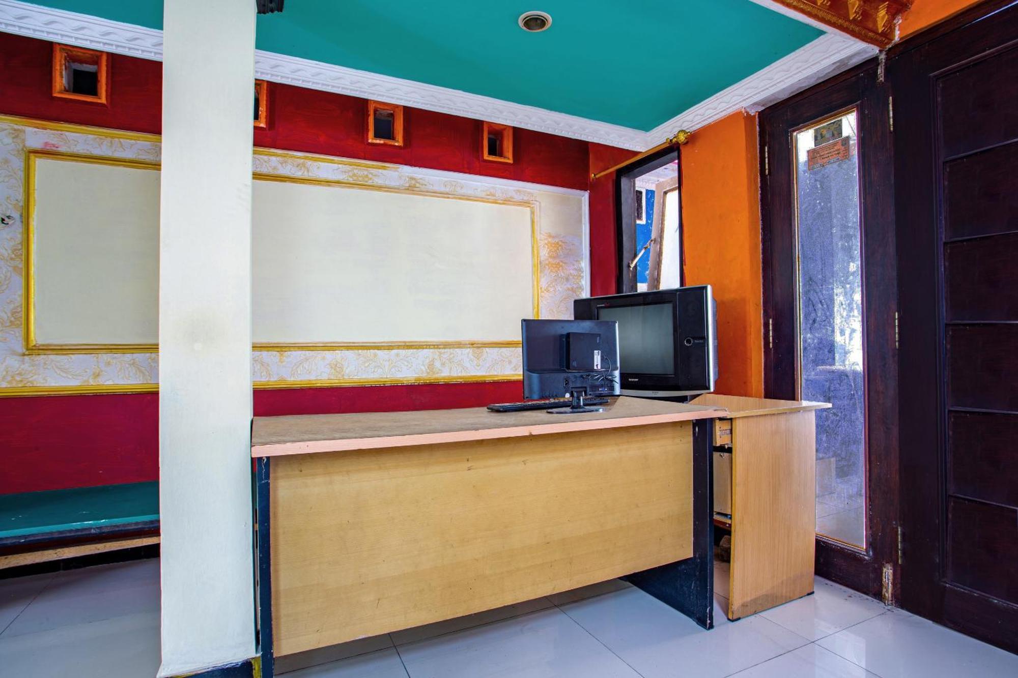 Spot On 2473 Buana Jaya Guest House Cilacap Buitenkant foto