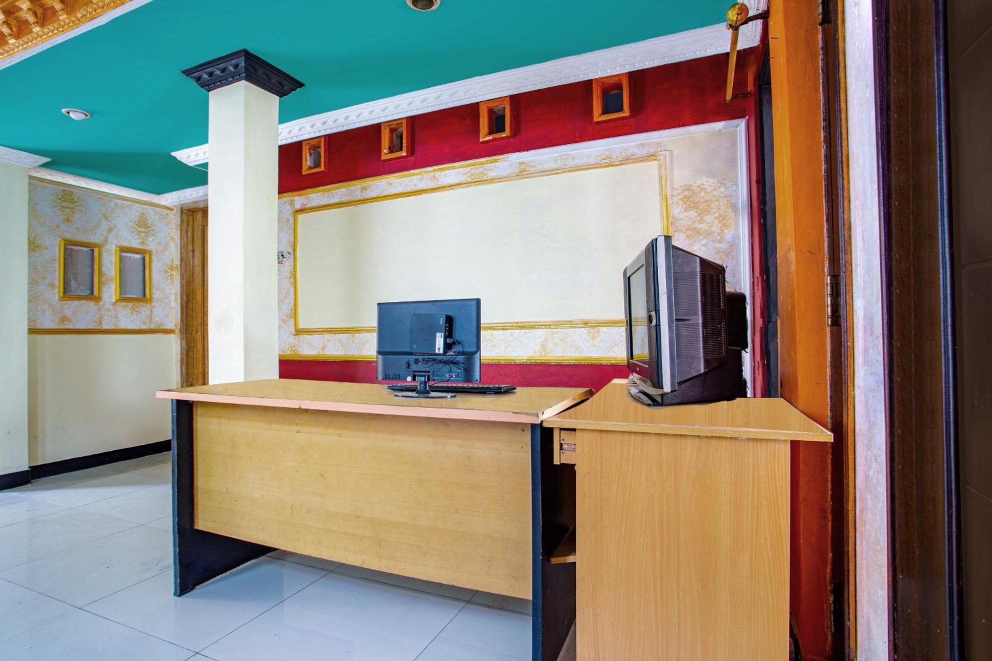 Spot On 2473 Buana Jaya Guest House Cilacap Buitenkant foto