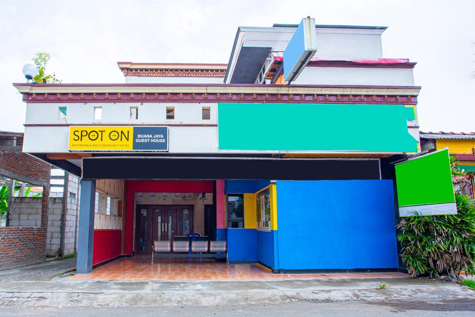 Spot On 2473 Buana Jaya Guest House Cilacap Buitenkant foto
