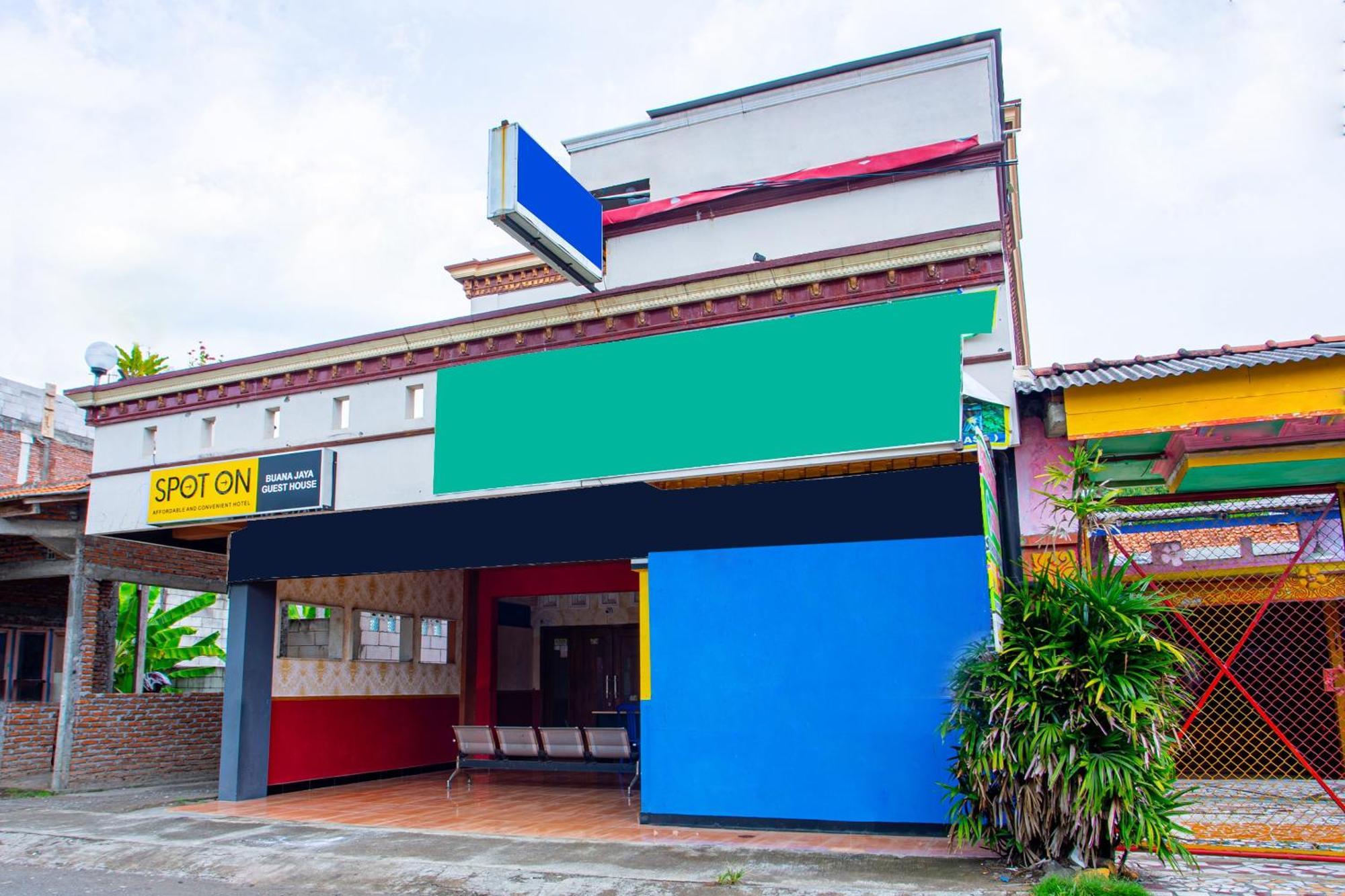 Spot On 2473 Buana Jaya Guest House Cilacap Buitenkant foto