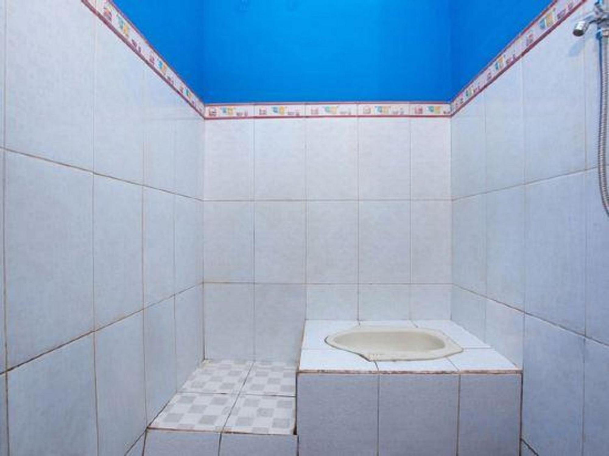 Spot On 2473 Buana Jaya Guest House Cilacap Buitenkant foto