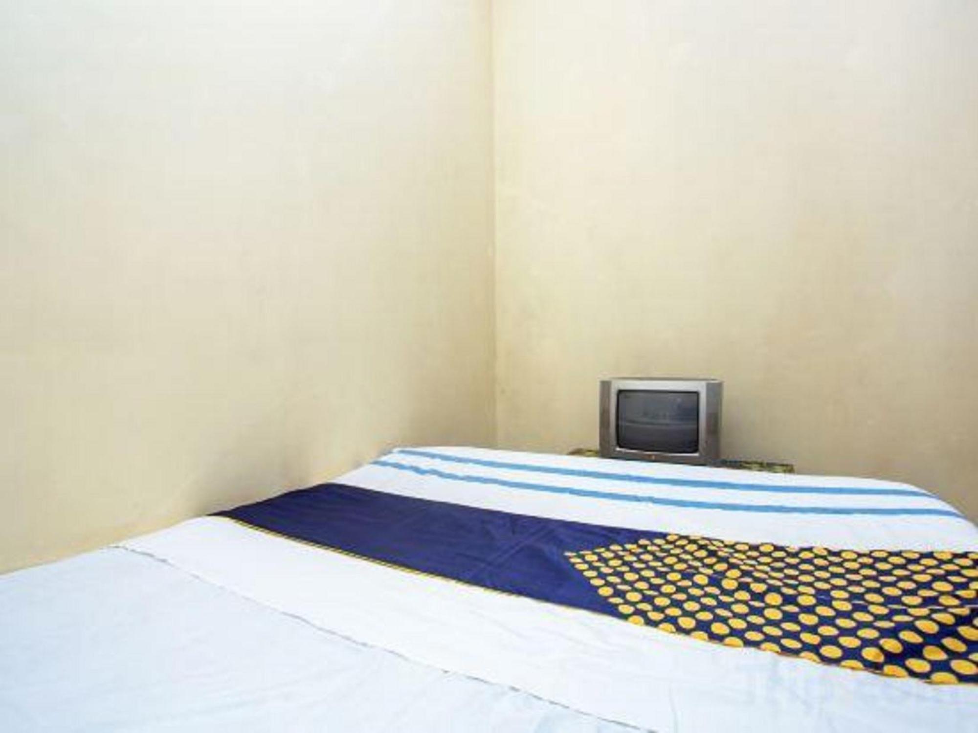Spot On 2473 Buana Jaya Guest House Cilacap Buitenkant foto