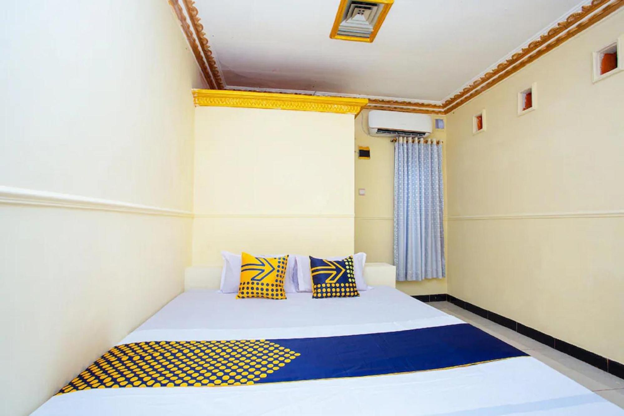 Spot On 2473 Buana Jaya Guest House Cilacap Buitenkant foto