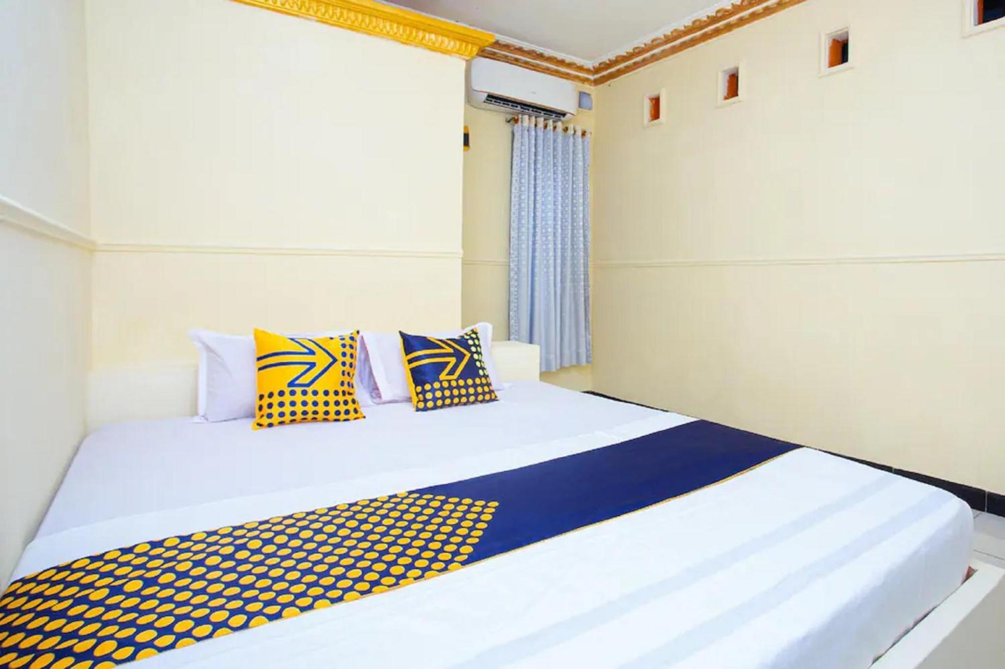 Spot On 2473 Buana Jaya Guest House Cilacap Buitenkant foto