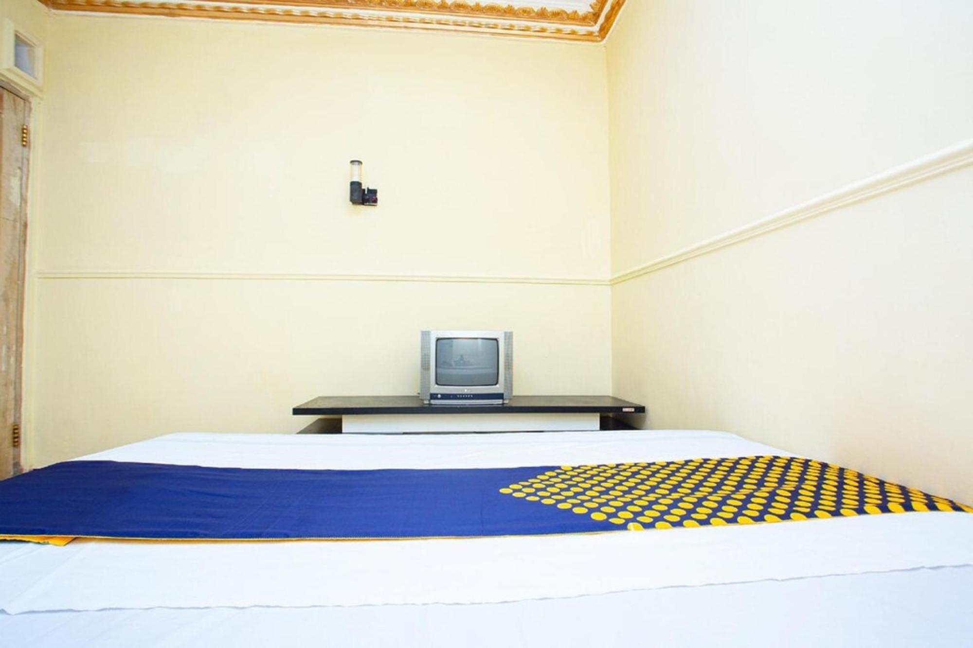Spot On 2473 Buana Jaya Guest House Cilacap Buitenkant foto